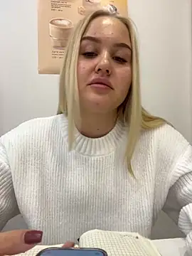 Snapshot of CandyVice chatting on 11.21.25 CandyVice online show from 11.21.25