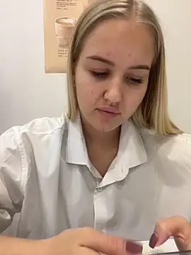 Snapshot of CandyVice chatting on 11.22.25 CandyVice online show from 11.22.25