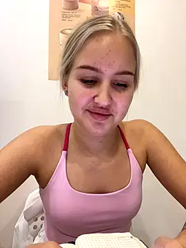 Snapshot of CandyVice chatting on 11.29.25 CandyVice online show from 11.29.25