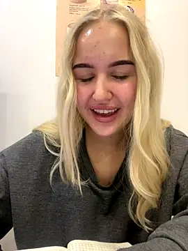 Snapshot of CandyVice chatting on 12.03.25 CandyVice online show from 12.03.25