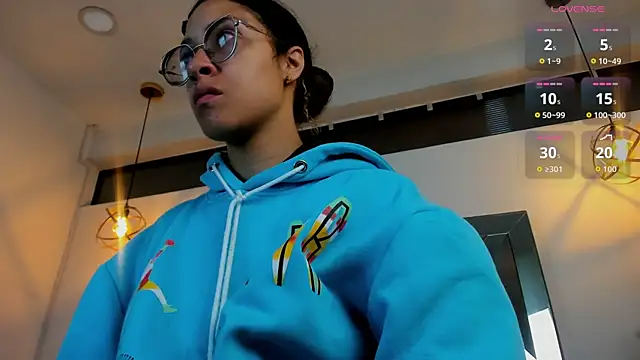 Hanna Cornee  online show from 09.23.25