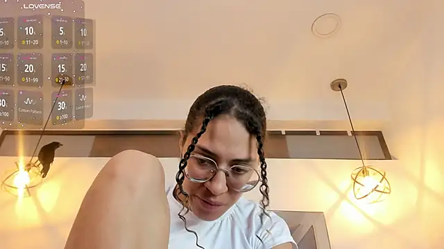 Hanna Cornee  online show from 10.30.25