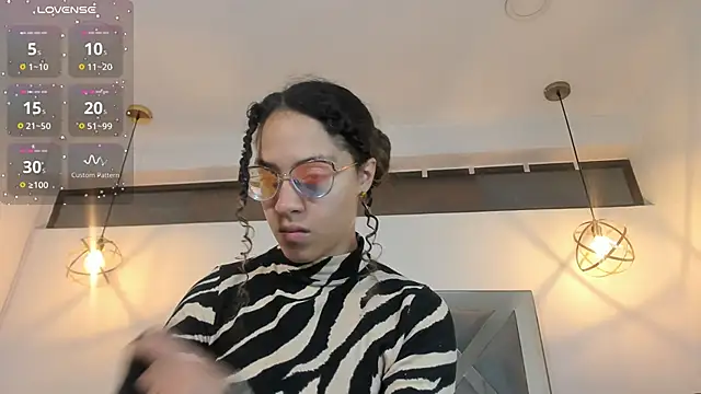 Hanna Cornee  online show from 11.21.25