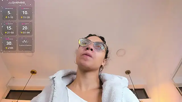 Hanna Cornee  online show from 01.08.26