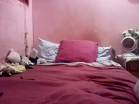 Snapshot of Kellye_hotTs chatting on 11.04.25 Kellye hotTs online show from 11.04.25