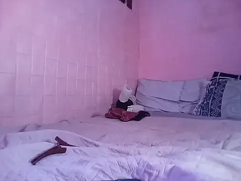 Snapshot of Kellye_hotTs chatting on 11.26.25 Kellye hotTs online show from 11.26.25