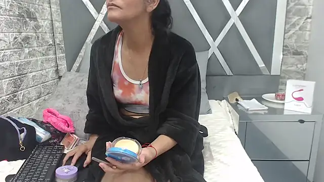 YanetRose online show from 10.14.25