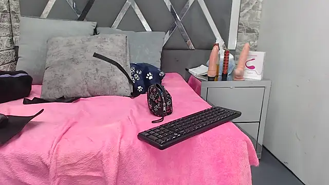 YanetRose online show from 10.27.25