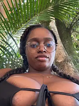 Snapshot of darle_volant chatting on 01.18.26 darle volant online show from 01.18.26