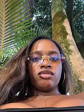 Snapshot of darle_volant chatting on 02.11.26 darle volant online show from 02.11.26