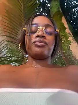 Snapshot of darle_volant chatting on 02.13.26 darle volant online show from 02.13.26