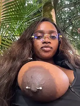 Snapshot of darle_volant chatting on 02.18.26 darle volant online show from 02.18.26