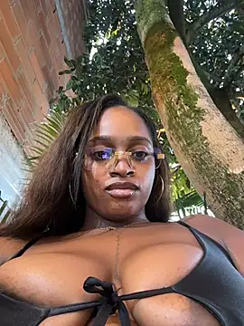 Snapshot of darle_volant chatting on 02.25.26 darle volant online show from 02.25.26