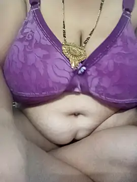 Snapshot of chocobbsneha567 chatting on 04.26.26 chocobbsneha567 online show from 04.26.26