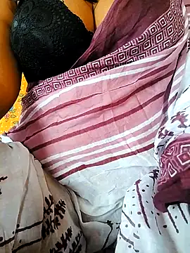 Snapshot of Ponds_beauty chatting on 09.24.25 Ponds beauty online show from 09.24.25