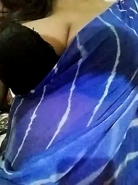 Snapshot of Ponds_beauty chatting on 10.05.25 Ponds beauty online show from 10.05.25