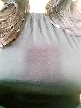 Snapshot of Ponds_beauty chatting on 11.05.25 Ponds beauty online show from 11.05.25