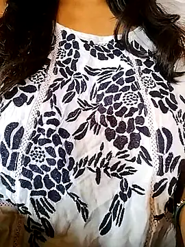 Snapshot of Ponds_beauty chatting on 11.07.25 Ponds beauty online show from 11.07.25