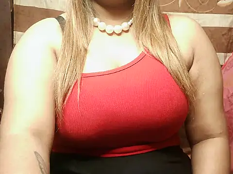 Snapshot of Ponds_beauty chatting on 02.28.26 Ponds beauty online show from 02.28.26