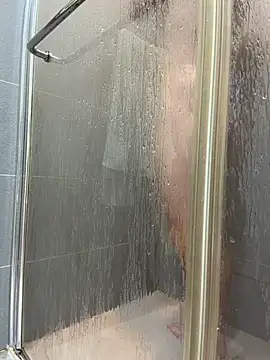 Snapshot of winds1069 chatting on 11.19.25 winds1069 online show from 11.19.25