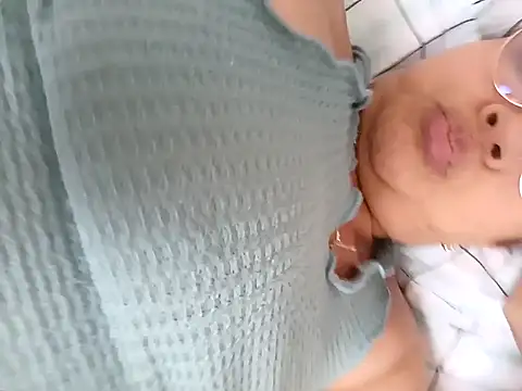 Snapshot of Asuna_yuuky chatting on 10.20.25 Asuna yuuky online show from 10.20.25