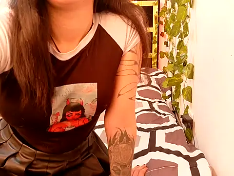 lucywhite13 online show from 09.16.25