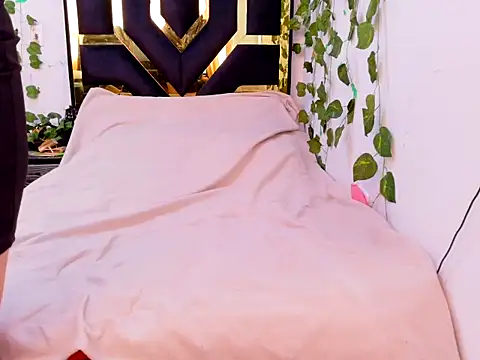 lucywhite13 online show from 10.17.25