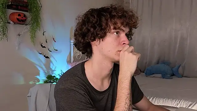 Snapshot of Tommy_Jamm chatting on 10.31.25 Tommy Jamm online show from 10.31.25