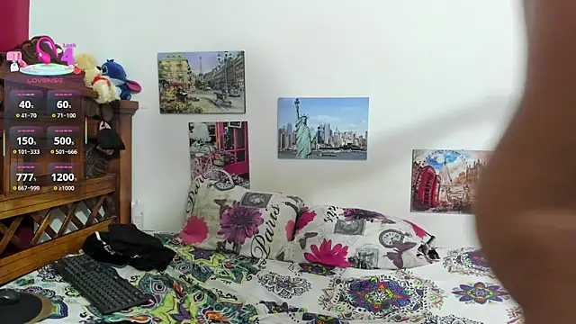 Snapshot of Roxana_Tony chatting on 02.18.26 Roxana Tony online show from 02.18.26