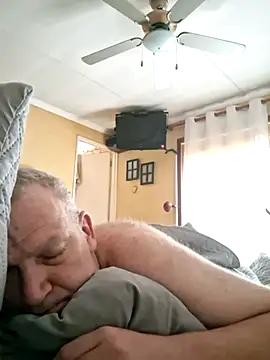 Snapshot of wallacelegend chatting on 02.19.26 wallacelegend online show from 02.19.26