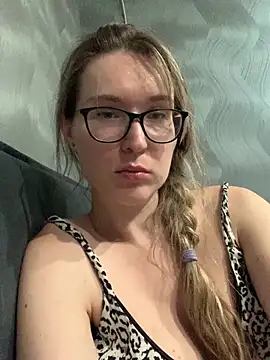 Snapshot of Jugira chatting on 09.08.25 Jugira online show from 09.08.25