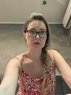 Snapshot of Jugira chatting on 09.10.25 Jugira online show from 09.10.25