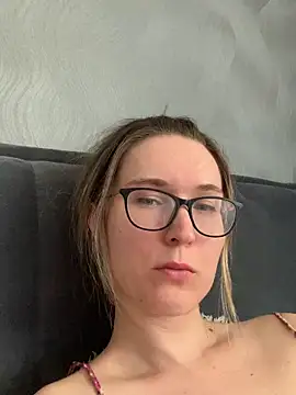 Snapshot of Jugira chatting on 09.13.25 Jugira online show from 09.13.25