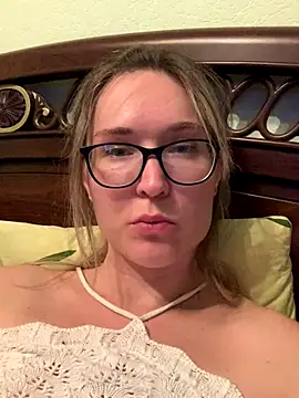 Snapshot of Jugira chatting on 09.14.25 Jugira online show from 09.14.25