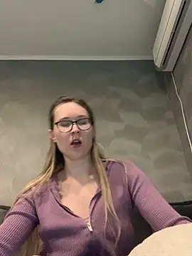 Snapshot of Jugira chatting on 09.15.25 Jugira online show from 09.15.25