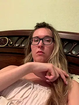 Snapshot of Jugira chatting on 09.16.25 Jugira online show from 09.16.25