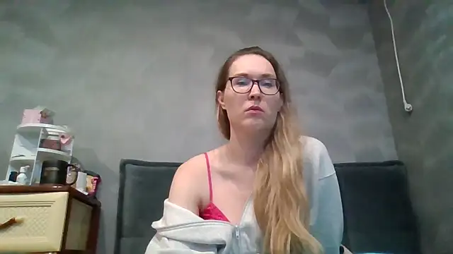 Snapshot of Jugira chatting on 10.10.25 Jugira online show from 10.10.25