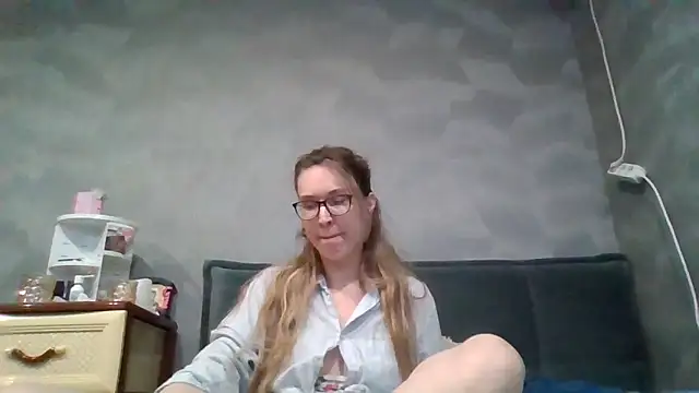 Snapshot of Jugira chatting on 10.11.25 Jugira online show from 10.11.25