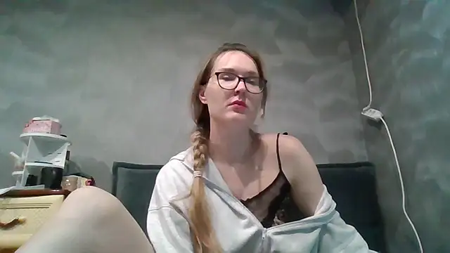 Snapshot of Jugira chatting on 10.13.25 Jugira online show from 10.13.25