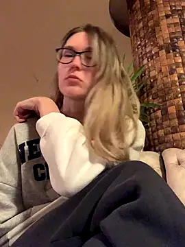 Snapshot of Jugira chatting on 11.15.25 Jugira online show from 11.15.25