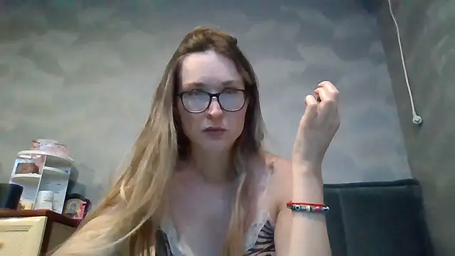 Snapshot of Jugira chatting on 11.22.25 Jugira online show from 11.22.25