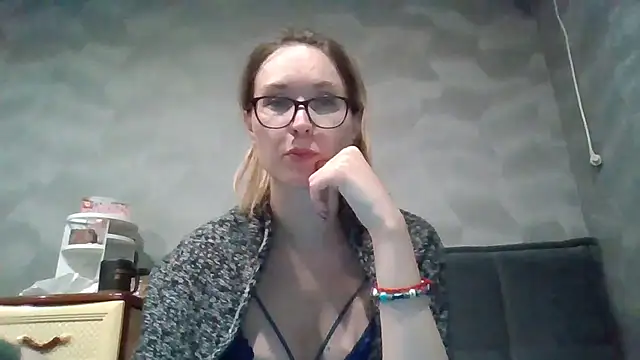 Snapshot of Jugira chatting on 11.27.25 Jugira online show from 11.27.25