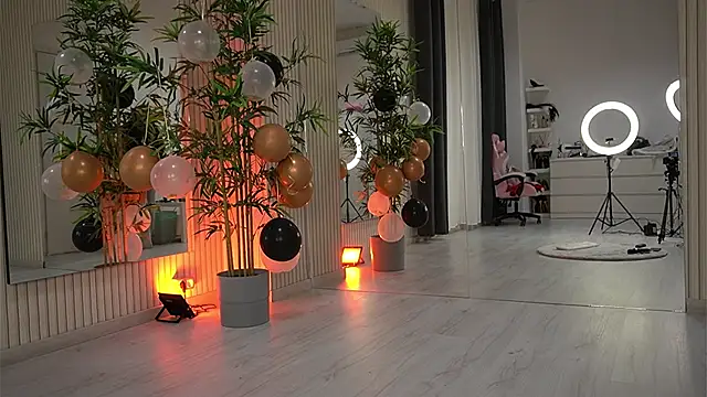 EmmaBlanco online show from 11.24.25