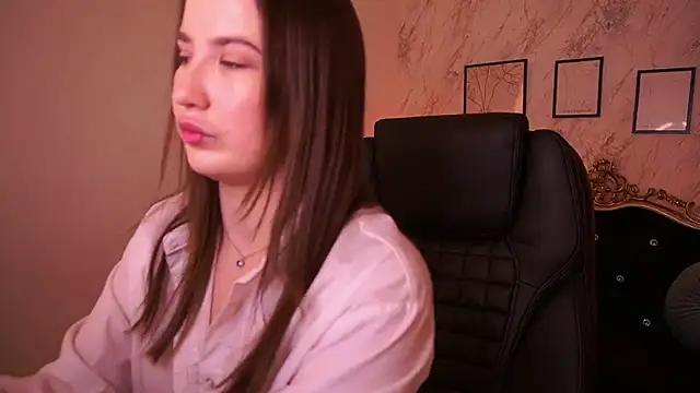 SofieBloom online show from 04.10.26