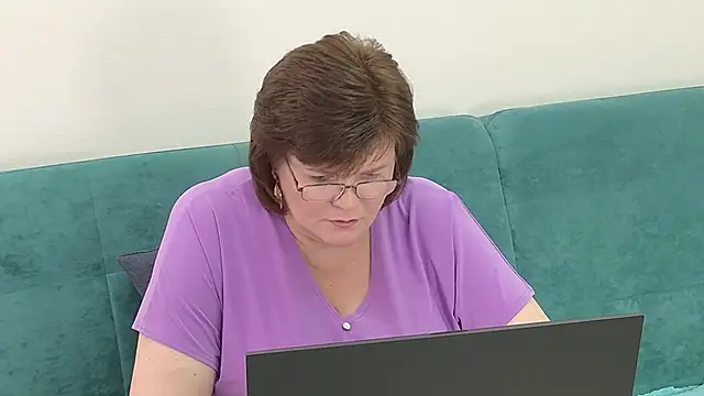 Snapshot of Sandra_Sunrise chatting on 11.04.25 Sandra Sunrise online show from 11.04.25