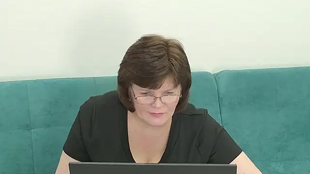 Snapshot of Sandra_Sunrise chatting on 11.29.25 Sandra Sunrise online show from 11.29.25