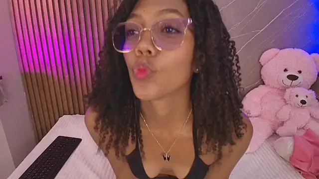 Snapshot of biancaa_18 chatting on 05.11.26 biancaa 18 online show from 05.11.26