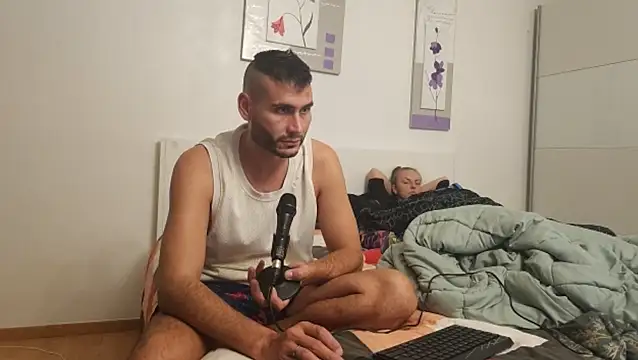 hornycouplefuck12 online show from 09.18.25