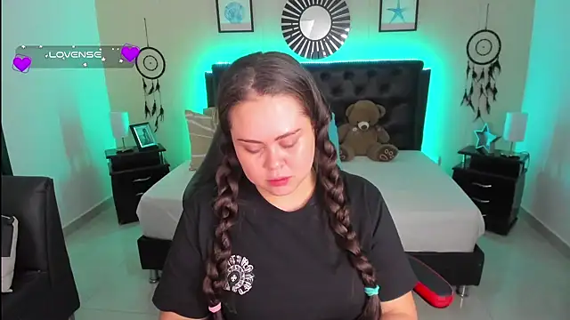 LolaVillalobos online show from 09.13.25