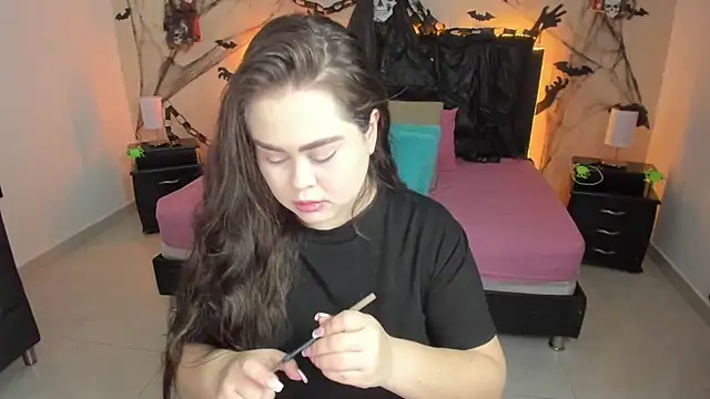 LolaVillalobos online show from 10.15.25